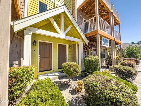 1313 NW 15th St, Lincoln City, OR 97367