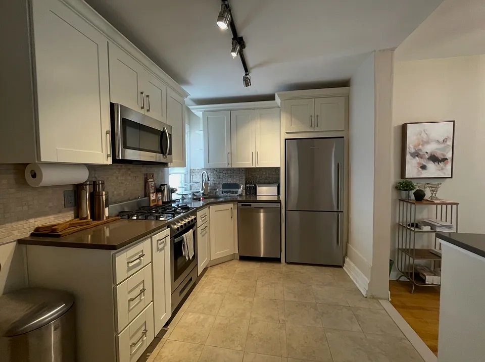 2 bed, 951 sqft, $4,250 — Photo 2