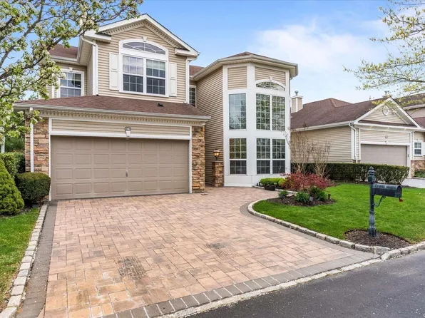 123 Hamlet Drive #123, Mount Sinai, NY 11766