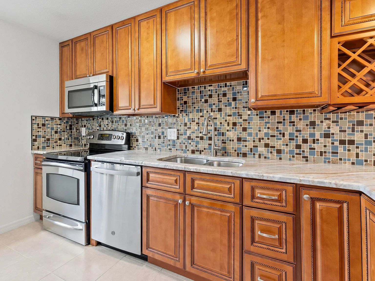 2 bed, 2.0 bath, 1191 sqft, $2,000 — Photo 3
