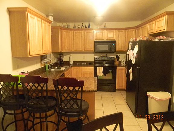 3rd image of 906 Higby Dr #1