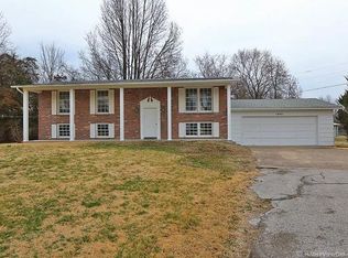 1045 Westwood Dr, Ste Genevieve, MO 63670