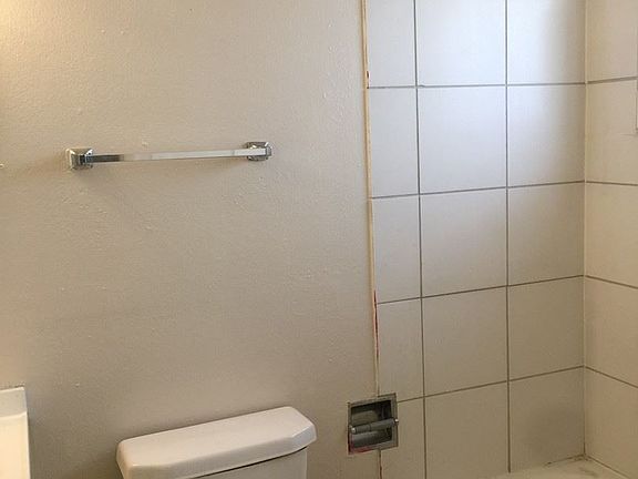 4th image of 221 Vermont St NE APT A