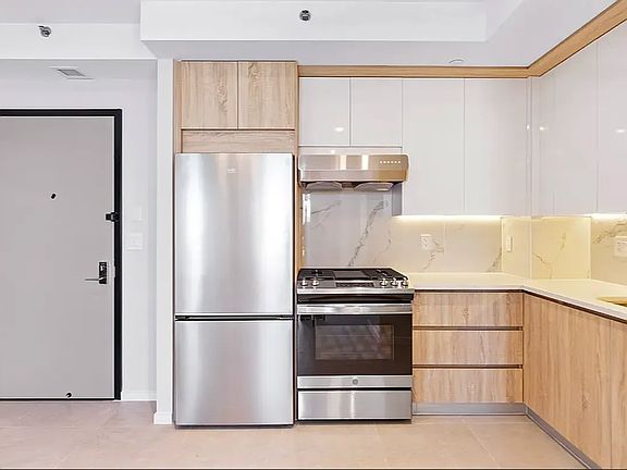 4th image of 13277 Metropolitan Ave #7Y