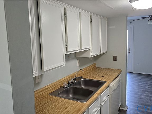 3rd image of 726 Sturgis Dr