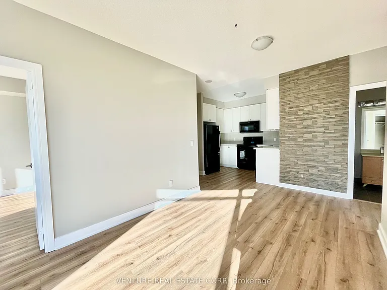 135 Village Green Sq #617 — Photo 8