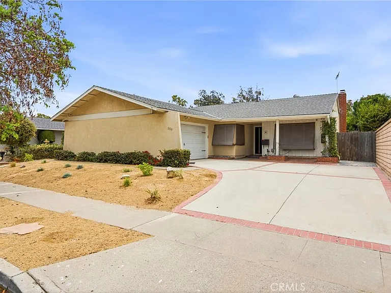 559 Pierpont Dr — Photo 1