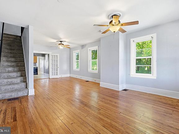 5th image of 910 Columbus Rd