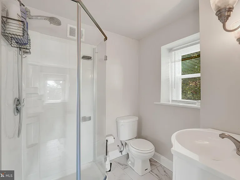 211 Gale Ln — Photo 30