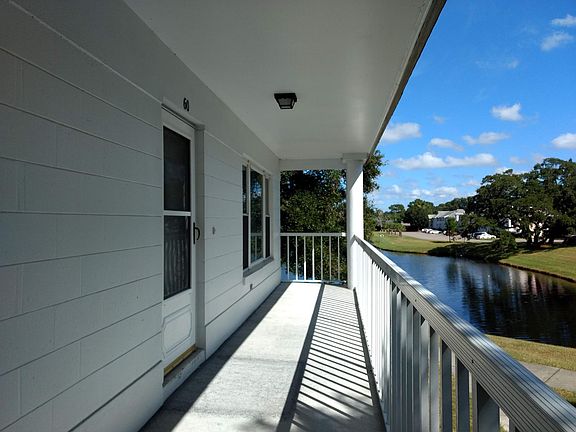End unit balcony