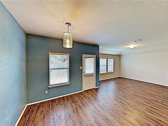 3rd image of 2809 Aberdeen Dr