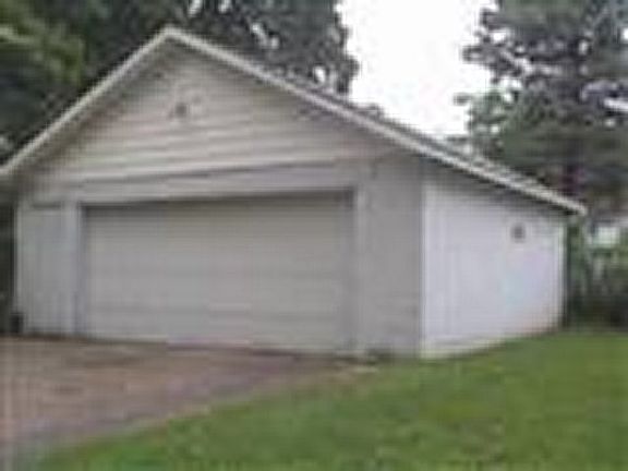 Detached Garage