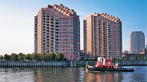 Portside Towers Photo 1