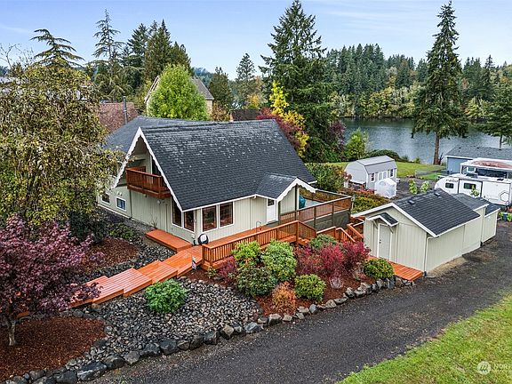 4th image of 120 Lakeside Drive