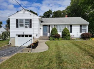 62 Burgess Pl, Groton, CT 06340
