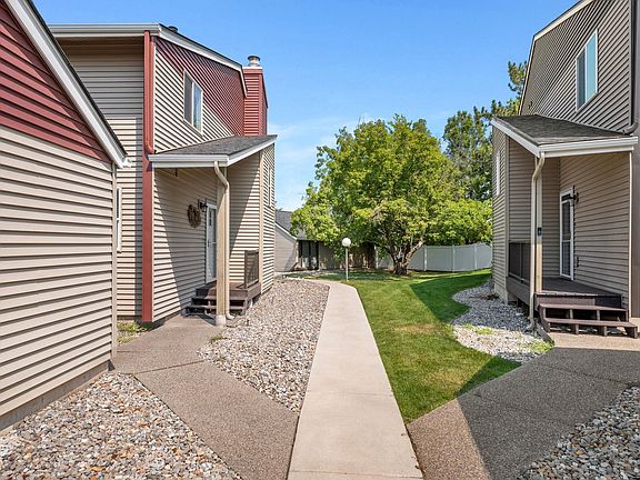 3rd image of 23009 E Colt Ln