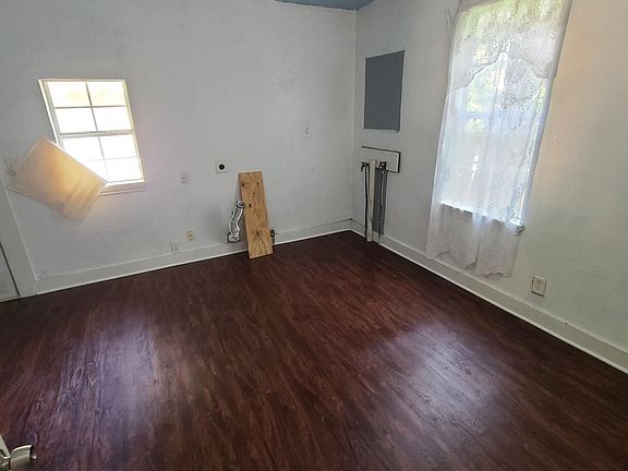 3rd image of 1009 S New Braunfels Ave APT 1