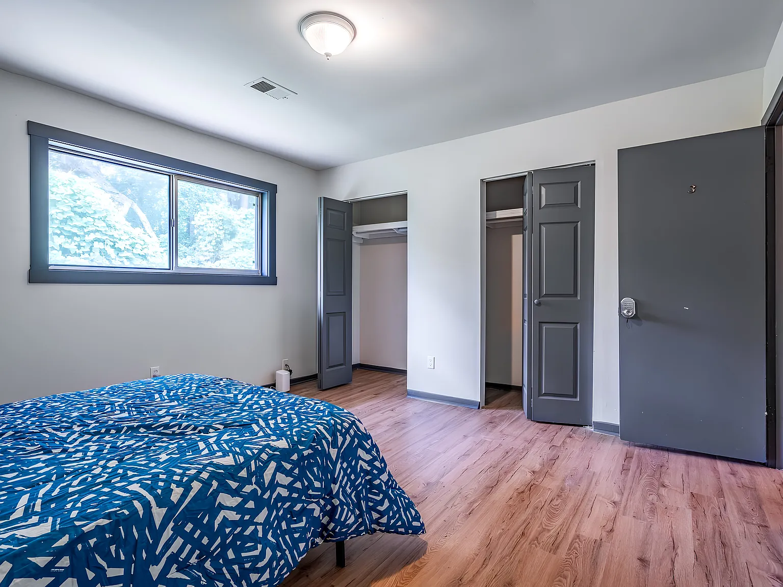 4 bed, 2.0 bath, 1100 sqft, $776 — Photo 2