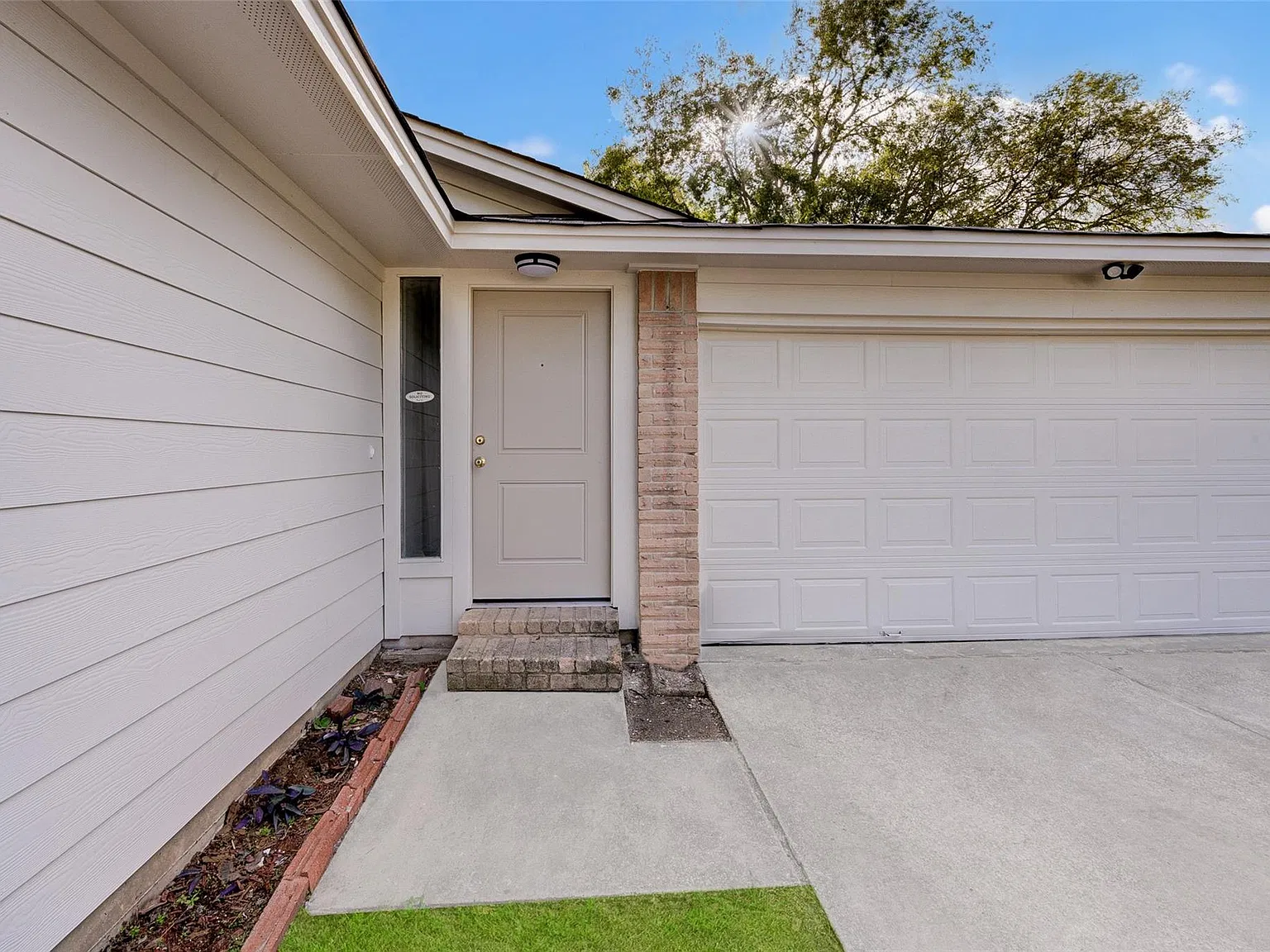 4 bed, 3.0 bath, 2109 sqft, $2,100 — Photo 4