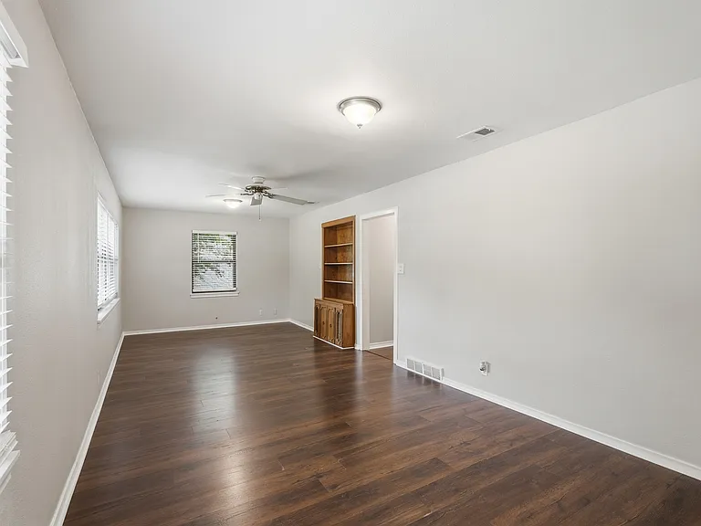 1510 Juanita Dr — Photo 4