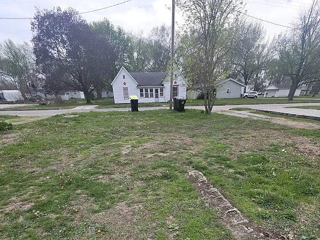 420 W State St — Photo 1