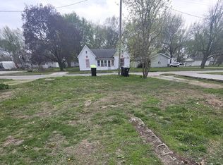420 W State St, Lovington, IL 61937