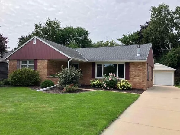 W62N321 Hanover AVENUE, Cedarburg, WI 53012