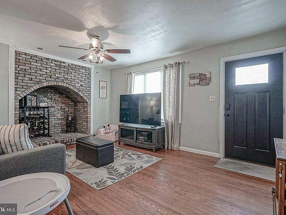 5th image of 25 Elizabeth Dr