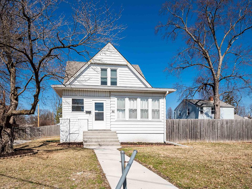1st image of 927 W Loucks Ave