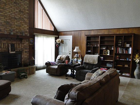 3rd image of 295 Tanglewood Dr