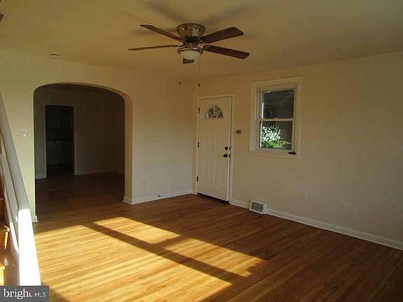 3rd image of 711 Ripley St