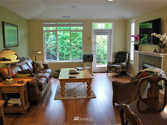 4th image of 4649 Wade Street #25