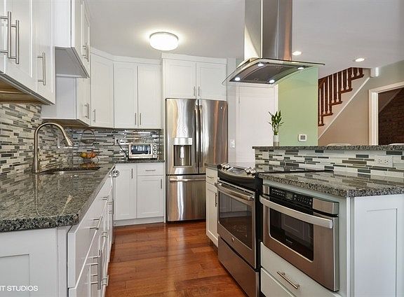 3rd image of 1955 Tanglewood Dr Unit D