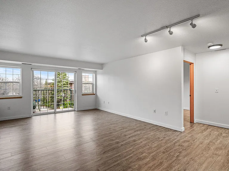 500 W Franklin Ave — Photo 7