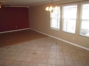4th image of 1710 Columbine Ln