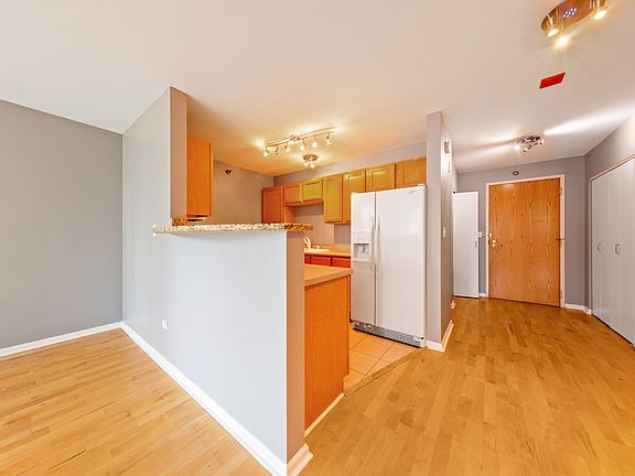 5th image of 345 N Lasalle St #2607