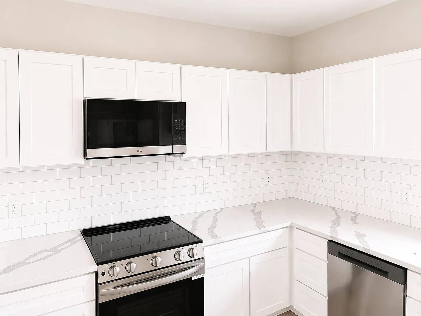 3 bed, 3.5 bath, 1900 sqft, $2,550 — Photo 3