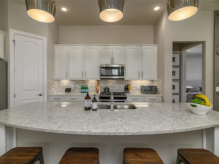 12203 Seabrook Ave — Photo 9