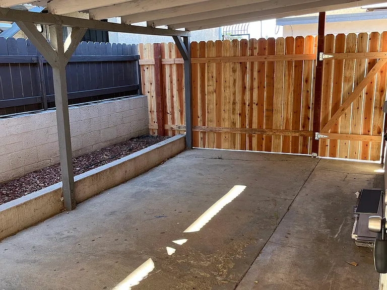 4177 Myrtle Ave — Photo 3