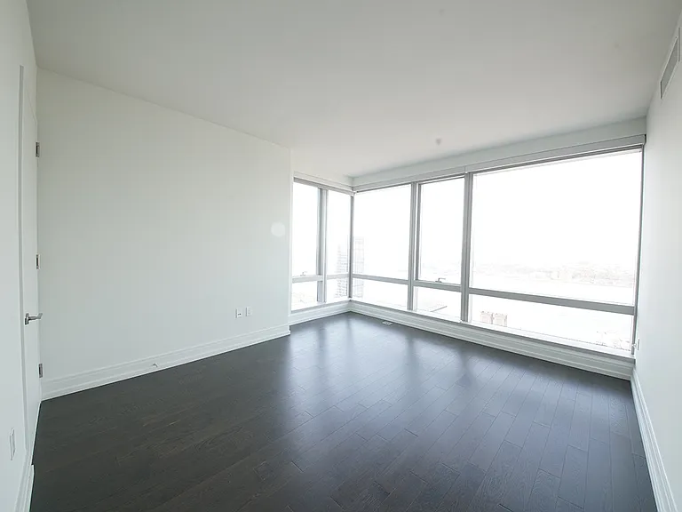 555 10th Ave #44N — Photo 7