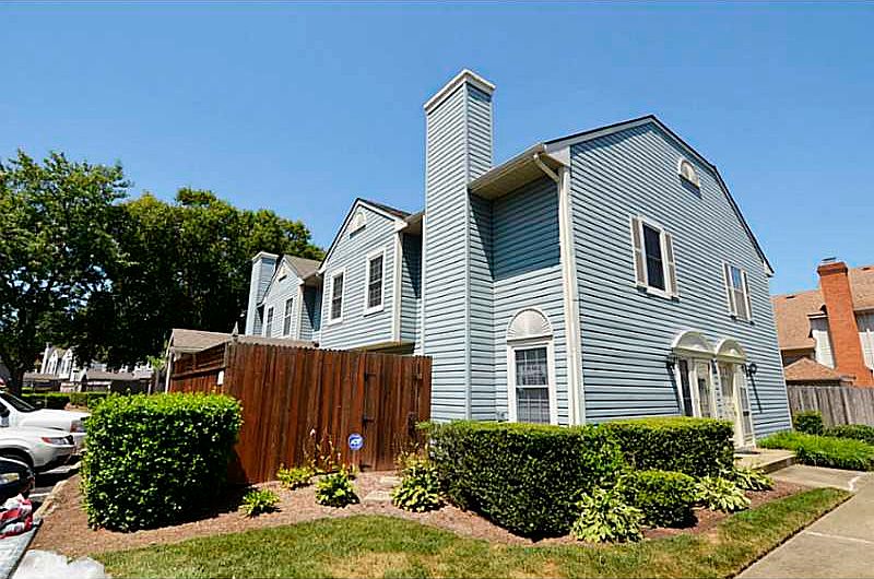 1st image of 634 Oleander Cir