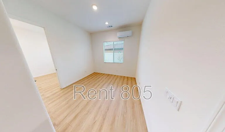 525 Eureka Dr — Photo 8