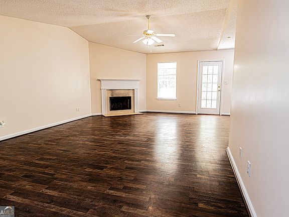 4th image of 102 Honey Ln