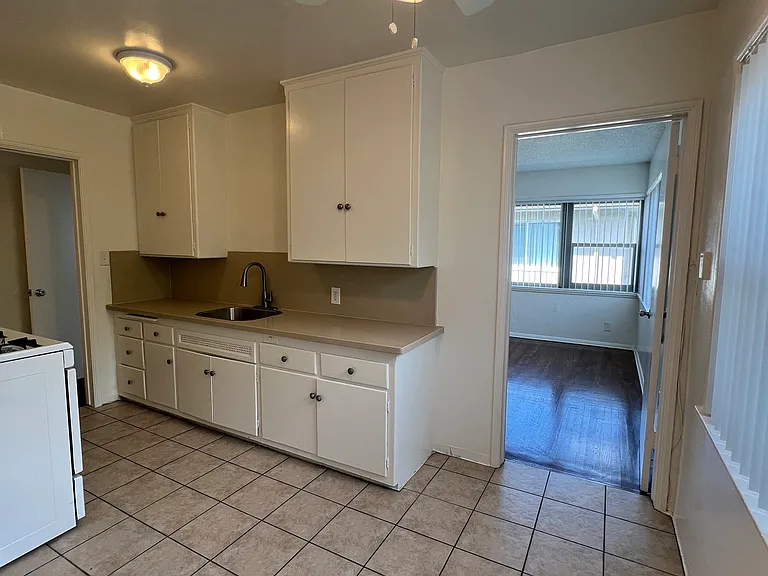 722 E Carson St #4 — Photo 9