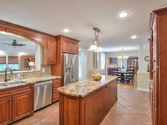 2nd image of 840 Highland Crest Dr