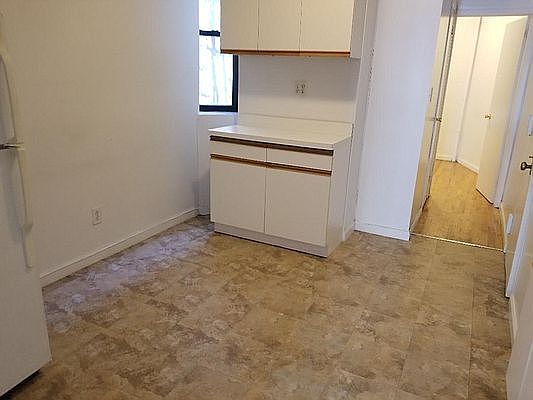 4th image of 336 E 77th St #9