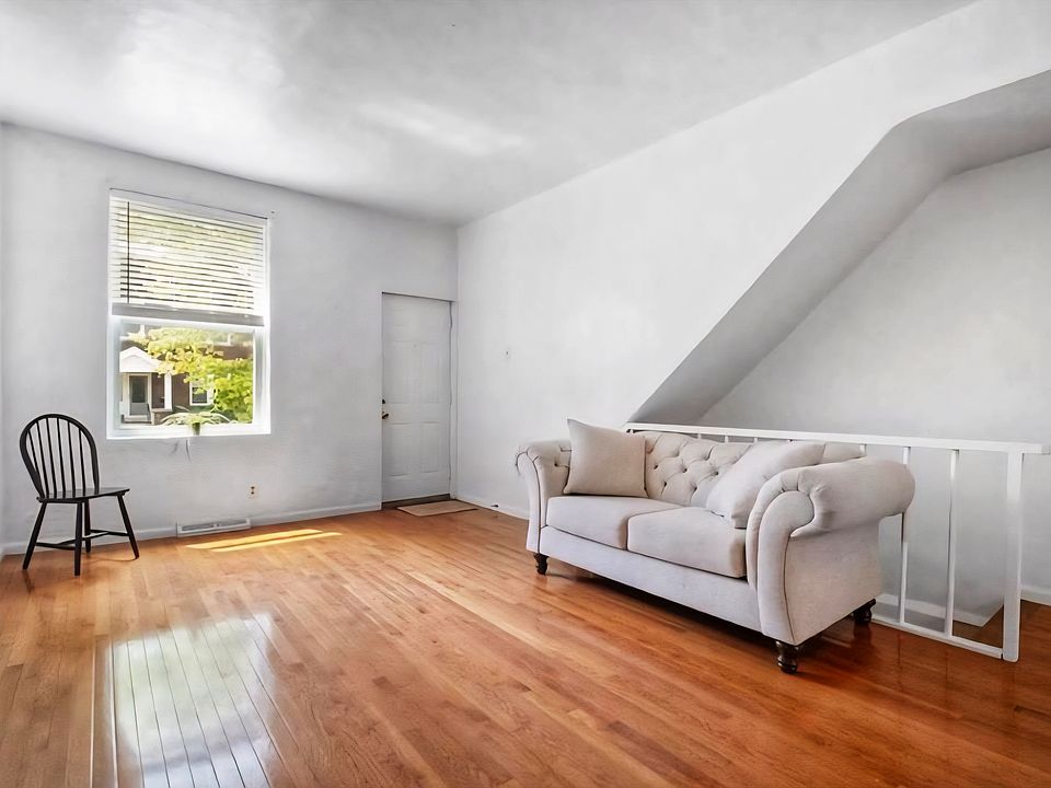 Spacious living room