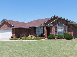 811 Dana Ave, Hinton, OK 73047