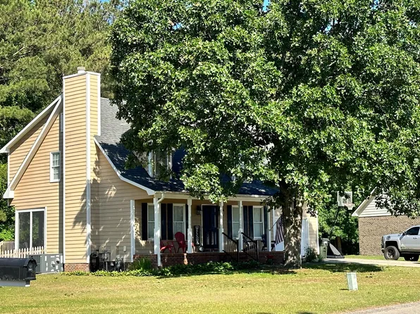 6140 Lakeway Dr, Fayetteville, NC 28306