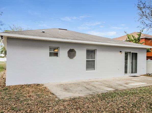 2366 Tealwood Cir, Tavares, FL 32778